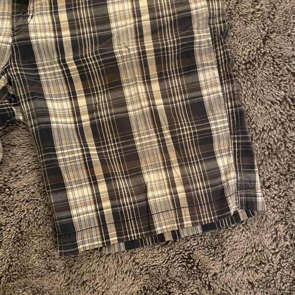 IZOD Men’s Plaid Shorts - Picture 3 of 14